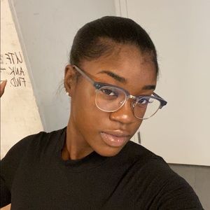 Meet your Posher, Abreya